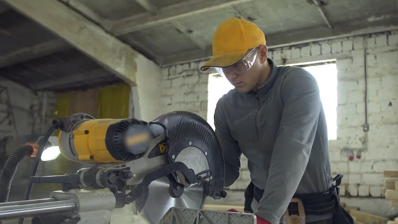 hand-and-power-tools-105-circular-saws